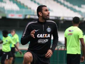
                        
                        
                    Rafael Marques está para assinar com o Vasco (Foto: Divulgação/Coritiba)