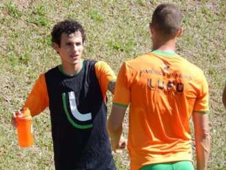 Danilo fez só quatro jogos pelo Coelho e não faz parte dos planos para a temporada (Foto: América-MG/Divulgação)