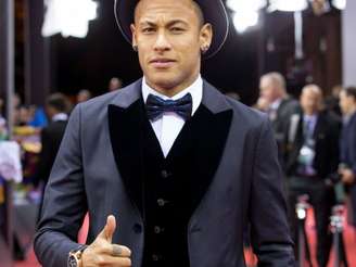 Neymar acabou de assinar com o Paris Saint-Germain e vai ganhar R$ 148 milhões mensais