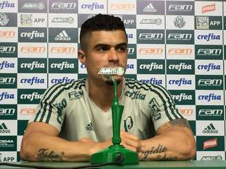 Egídio durante entrevista coletiva na Academia de Futebol, nesta segunda (Foto: Thiago Ferri)