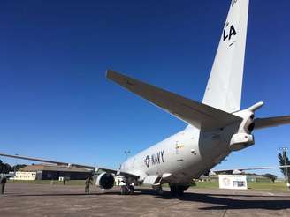 Avião P-8A Poseidon da Marinha dos Estados Unidos é visto antes de decolar para participar da busca do submarino desaparecido ARA San Juan, em Bahia Blanca, na Argentina  22/11/2017 REUTERS/Magali Cervantes
