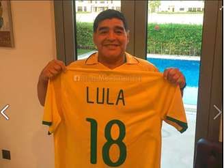 Lula querido, el Diego está contigo!, escreveu Maradona