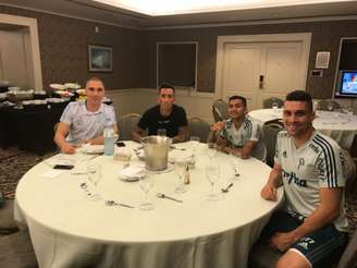 Barrios encontra Fernando Prass, Dudu e Moisés em hotel na Argentina (Foto: Reprodução)