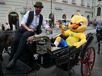 Canarinho 'Pistola' durante sua passagem por Viena, na Áustria 