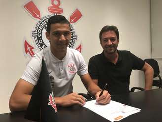 Zagueiro renovou recentemente o seu contrato com o Corinthians, mas é apontado na Europa (Divulgação)