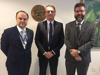 Vilalva (esq.),Bolsonaro e Ernesto Araújo 