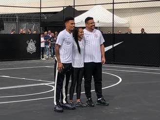 Ronaldo foi o modelo do Corinthians em lançamento de camisa em sua homenagem (Foto: Ana Canhedo)