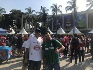 Torcedores de Palmeiras e Santos na torcida pelo Paraguai no Maracanã