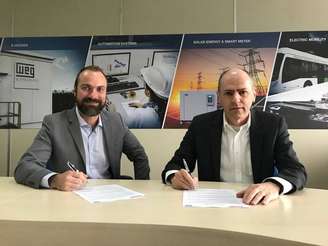 Manfred Peter Johann, diretor superintendente da WEG Automação e Anderson Frederico Dick, diretor geral da FuelTech