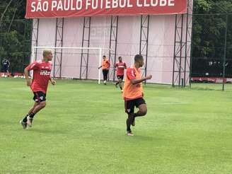 Caio Felipe e Fabinho durante o treino desta terça-feira - FOTO: Fellipe Lucena