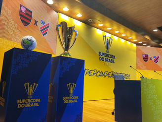 Bola e troféu do torneio (Foto: Divulgação/Flamengo)