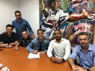 Antony assinou contrato com o Ajax e está liberado para atuar pelo São Paulo neste sábado (Foto: Divulgação)