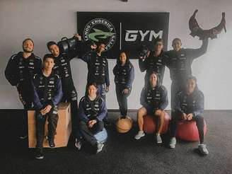 Delegação brasileira durante treino em academia na cidade de Cuenca.