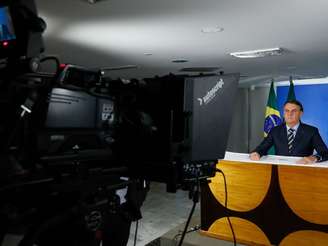 Bolsonaro se prepara para o pronunciamento sobre o combate ao coronavírus