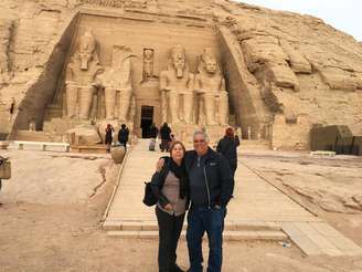 Sylvio Cavalcanti e a esposa durante viagem ao Egito no início deste ano 