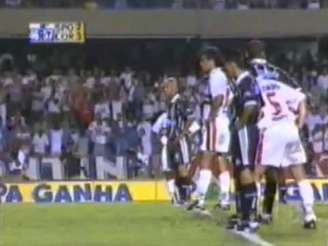 Por 3 a 2, Corinthians bate São Paulo com gols deNenê, Ricardinho e Marcelinho Carioca, pelo Brasileirão (AFP)