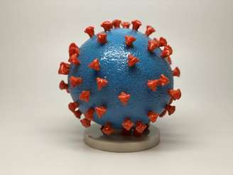 Representação em impressão 3D do novo coronavírus
19/03/2020 NIH/Divulgação via REUTERS