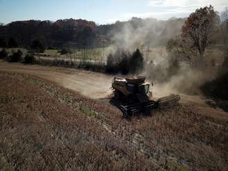 Colheita de soja nos EUA. REUTERS/Charles Mostoller