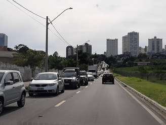 Manifestação de comerciantes bloqueia vias e causa grande congestionamentoplataformas de apostas onlineSão José dos Campos, interior de São Paulo