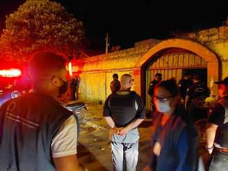 A proprietária do salão em que era realizada a festa clandestina foi multada em R$ 215 mil, em Artur Nogueira, interior de São Paulo