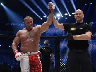 Mariusz Pudzianowski venceu sua terceira luta consecutiva no MMA (Foto: Reprodução KSW)