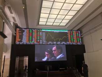 Painel eletrônico da B3 mostra cotações do mercado acionário durante sessão da Bovespa. 17/12/2019. Aluísio Alves/REUTERS