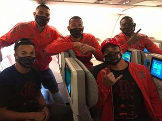 Jogadores do Flamengo em viagem para Natal (Foto: Divulgação/Flamengo)