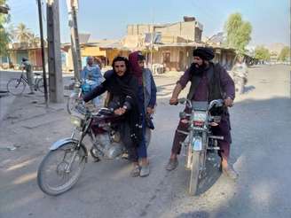 Combatentes do Taliban patrulham cidade de Farah, no Afeganistão
11/08/2021
REUTERS/Stringer