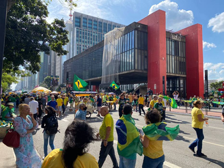 Apoiadores do presidente Jair Bolsonaro (PL) se reuniram na tarde deste domingo, 1, na Avenida Paulista