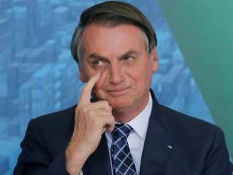 Auxílio caminhoneiro: Bolsonaro usa AGU para se blindar contra ações no TSE