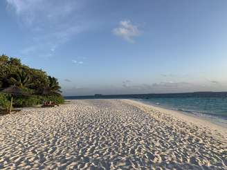 Praia surreal de linda na primeira parada: não precisa ficar pulando de galho em galho