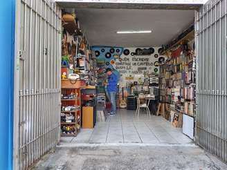 Garagem Books funciona na garagem da casa de Luís @Artur Ferreira/Agência Mural