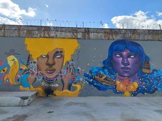 Os grafites foram feitos pelas artistas Nazura e Kelly Reis