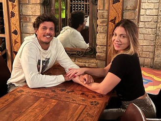 O casal, que está junto há mais de 3 anos, se conheceu em uma festa de Réveillon de 2019 para 2020