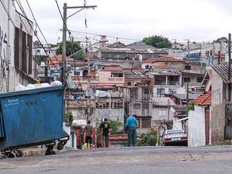 A péssima distribuição da cidade que separou o espaço em que vivemos em Centro e Periferia, reproduz a hierarquia socioeconômica que também separa pessoas.