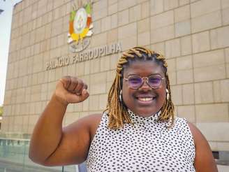 Laura Sito em frente ao Palácio Farroupilha: primeira deputada negra do RS