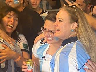 Marina e Fernanda choram e comemoram título da Argentina