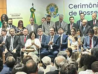 Novo ministro da Educação prevê foco em alfabetização, verba para universidade e exalta Paulo Freire