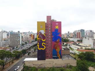 Empenas no bairro do Bixiga feitas pelas artistas Nazura e Auá.