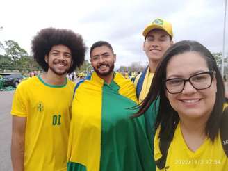 Amiga de Diego Torres Dourado publicou uma imagem na porta do QG do Exército, em Brasília. 