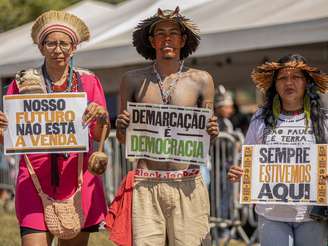 Manifestação de Indígenas contra o Marco Temporal na praça dos Três Poderes