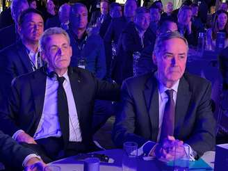 Sarkozy ao loado de Barroso em evento do grupo Esfera em Paris, na França. FOTO: STF/Divulgação