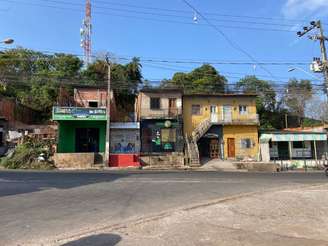 Ao fundo, acima e à esquerda, a torre que dá nome à Vila Embratel, em São Luís, capital do Maranhão, em imagem da avenida João Figueiredo