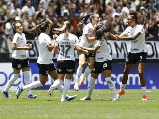 Corinthians é o primeiro finalista do Paulistão Feminino