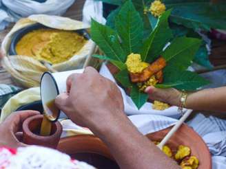 Comidas de candomblé servidas durante um ritual. Foto: Khayo Ribeiro
