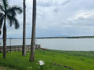 Trecho do rio Tietê no balneário de Rio Bonito, em Botucatu (SP)