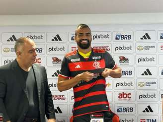 Fabrício Bruno concede entrevista coletiva, após renovação de contrato com o Flamengo