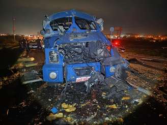 Criminosos explodem dois carros-fortes em rodovia no interior de SP