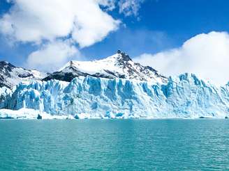 El Calafate é base para conhecer o Perito Moreno, geleira de cinco quilômetros de largura