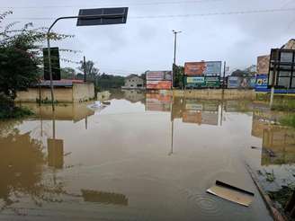 Chuva em Santa Catarina já deixou mais de 900 desalojados e desabrigados